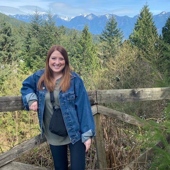 Meet your Posher, Emily - Picture 2 of 2